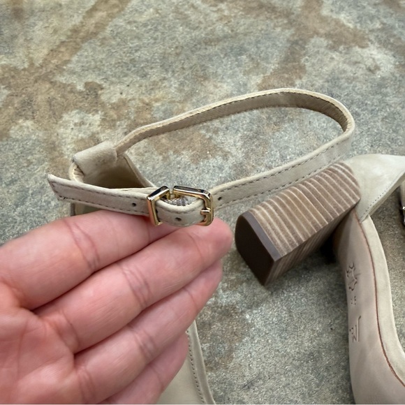 J. McLaughlin Size 9.5 Beige Block Heel Ankle-Strap Sandals - Picture 3 of 9